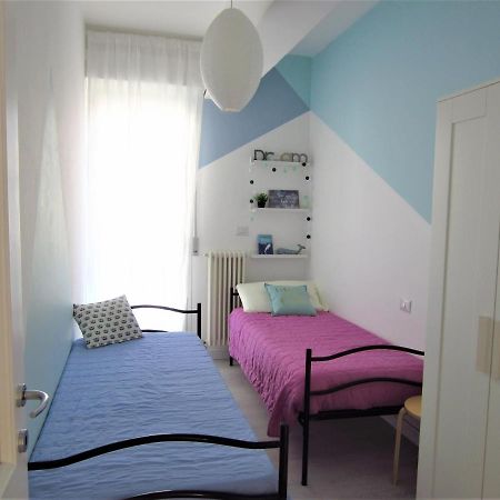 Happy Whale Apartment Rimini Exterior photo