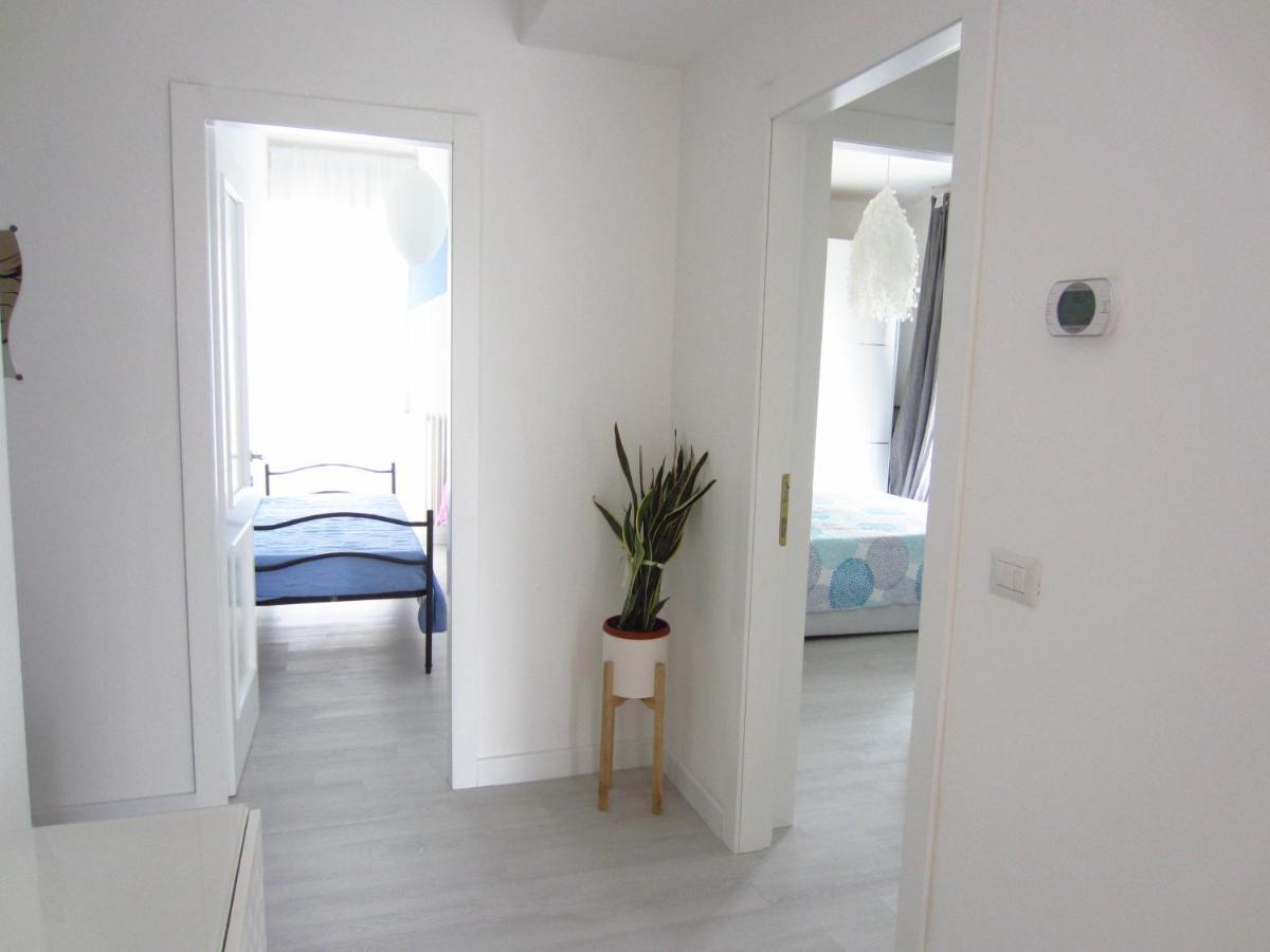 Happy Whale Apartment Rimini Exterior photo