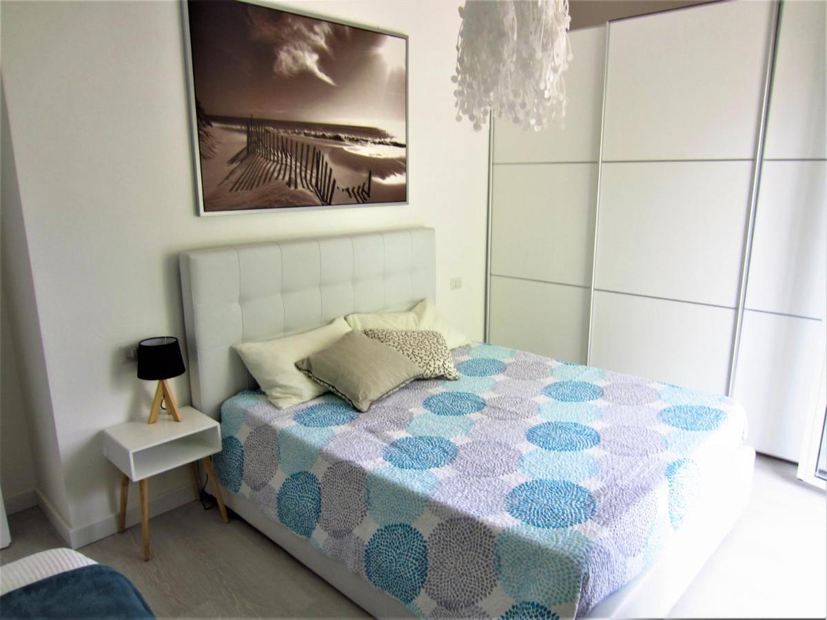 Happy Whale Apartment Rimini Exterior photo