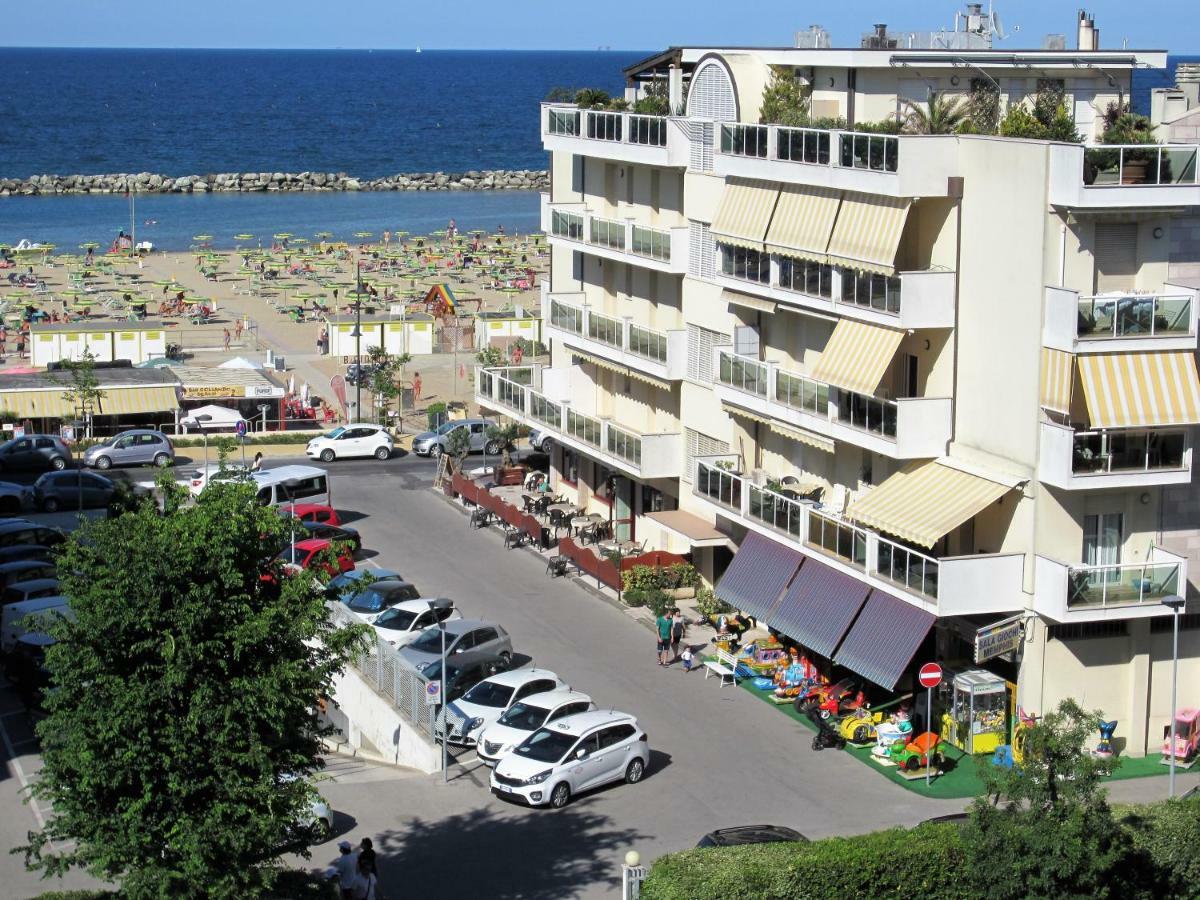 Happy Whale Apartment Rimini Exterior photo